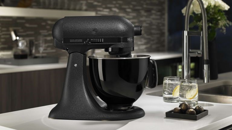 A High-Quality Stand Mixer for Your Everyday Kitchen Needs